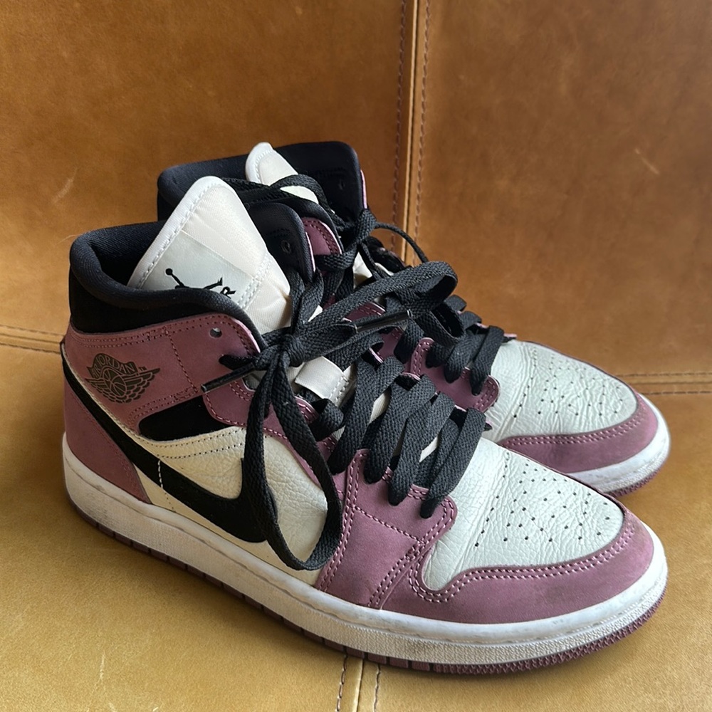 Womens Air Jordan 1 Mid SE Berry Pink – Size US 7.5 W